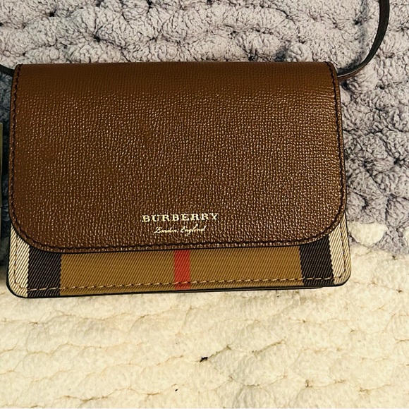 Authentic comes with a dust bag - Picture 2 of 7